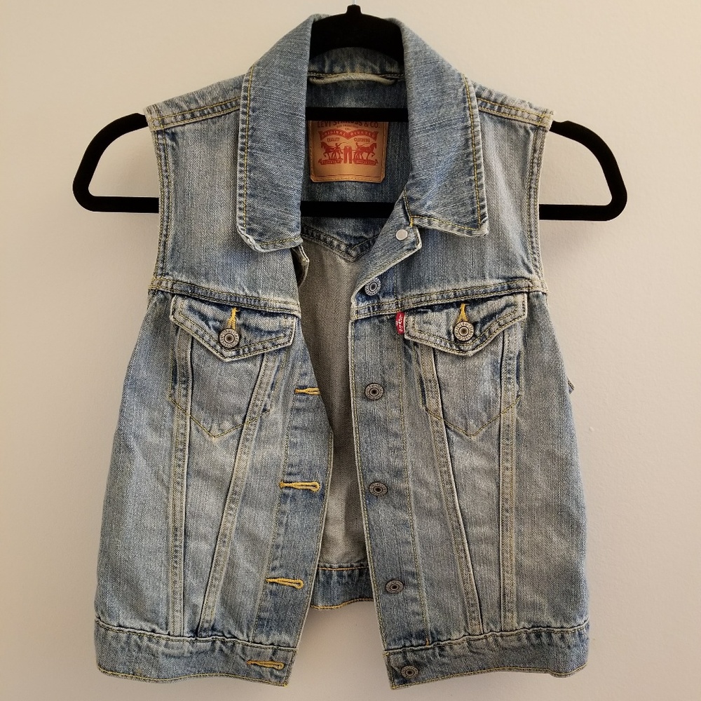 Levis Light Wash Jean Vest